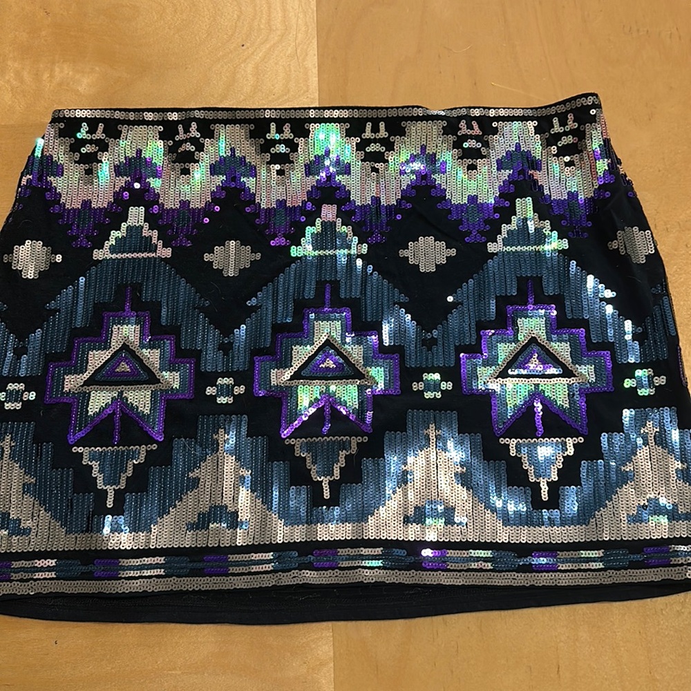 Express - NWT - Size Large - stretchy sequins Aztec print skirt